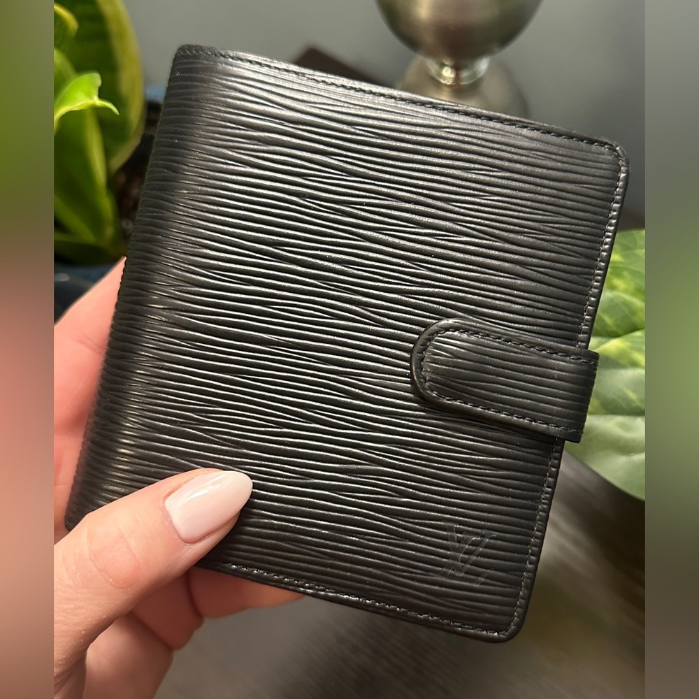 Louis Vuitton Black Epi Leather Wallet - Near Flawless